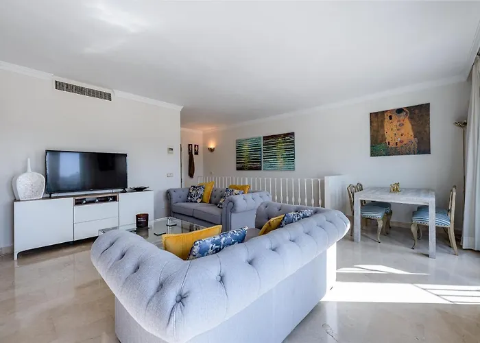 Townhouse In Aloha Pueblo With Views * Marbella