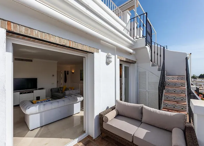 Townhouse In Aloha Pueblo With Views Marbella