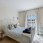 アパート Townhouse In Aloha Pueblo With Views マルベーリャ