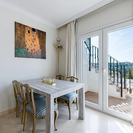 Townhouse In Aloha Pueblo With Views Apartment Marbella