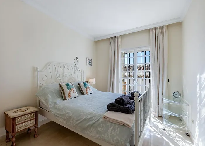 Lejlighed Townhouse In Aloha Pueblo With Views Marbella