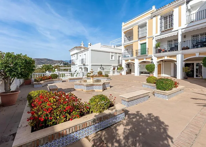 Townhouse In Aloha Pueblo With Views Daire Marbella