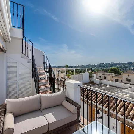 Townhouse In Aloha Pueblo With Views Марбелья
