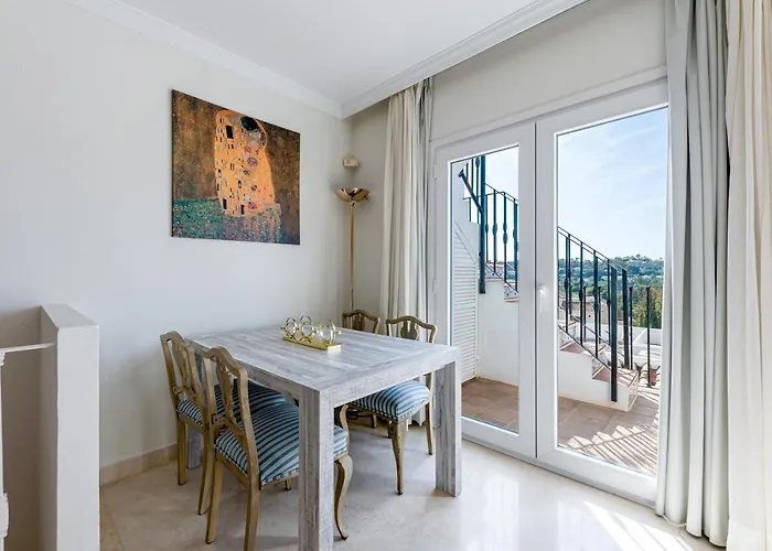 Townhouse In Aloha Pueblo With Views Апартаменти Марбелья